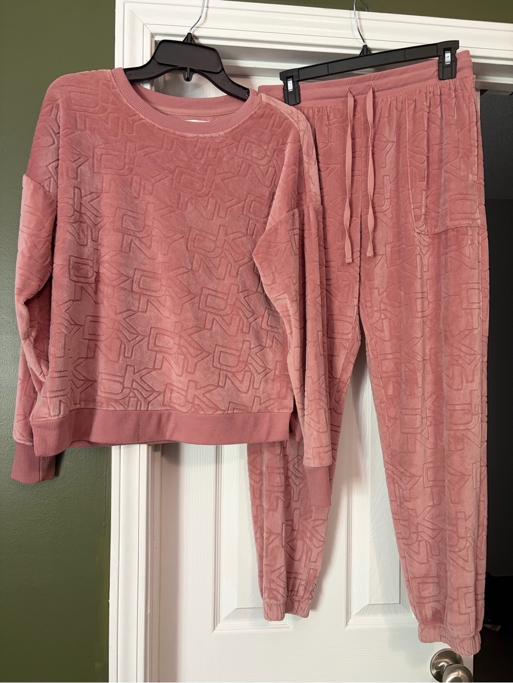 Ladies velour medium DKNY set. Like new